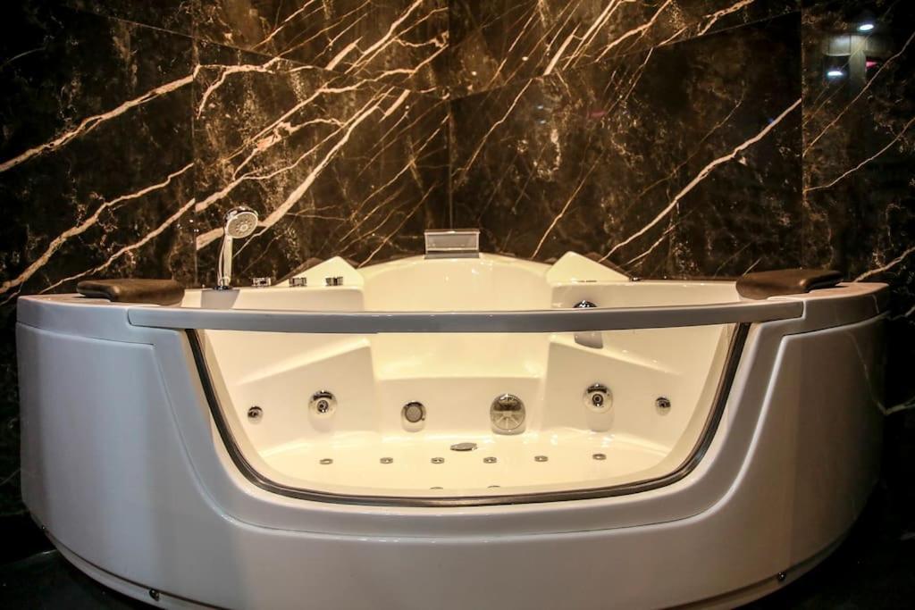 Loveroom, Luxe & Plaisir Villeurbanne