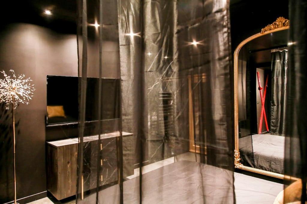 Apartment Loveroom, Luxe & Plaisir