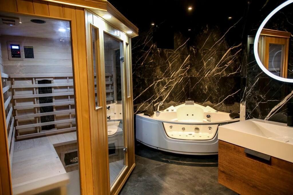 Apartment Loveroom, Luxe & Plaisir *